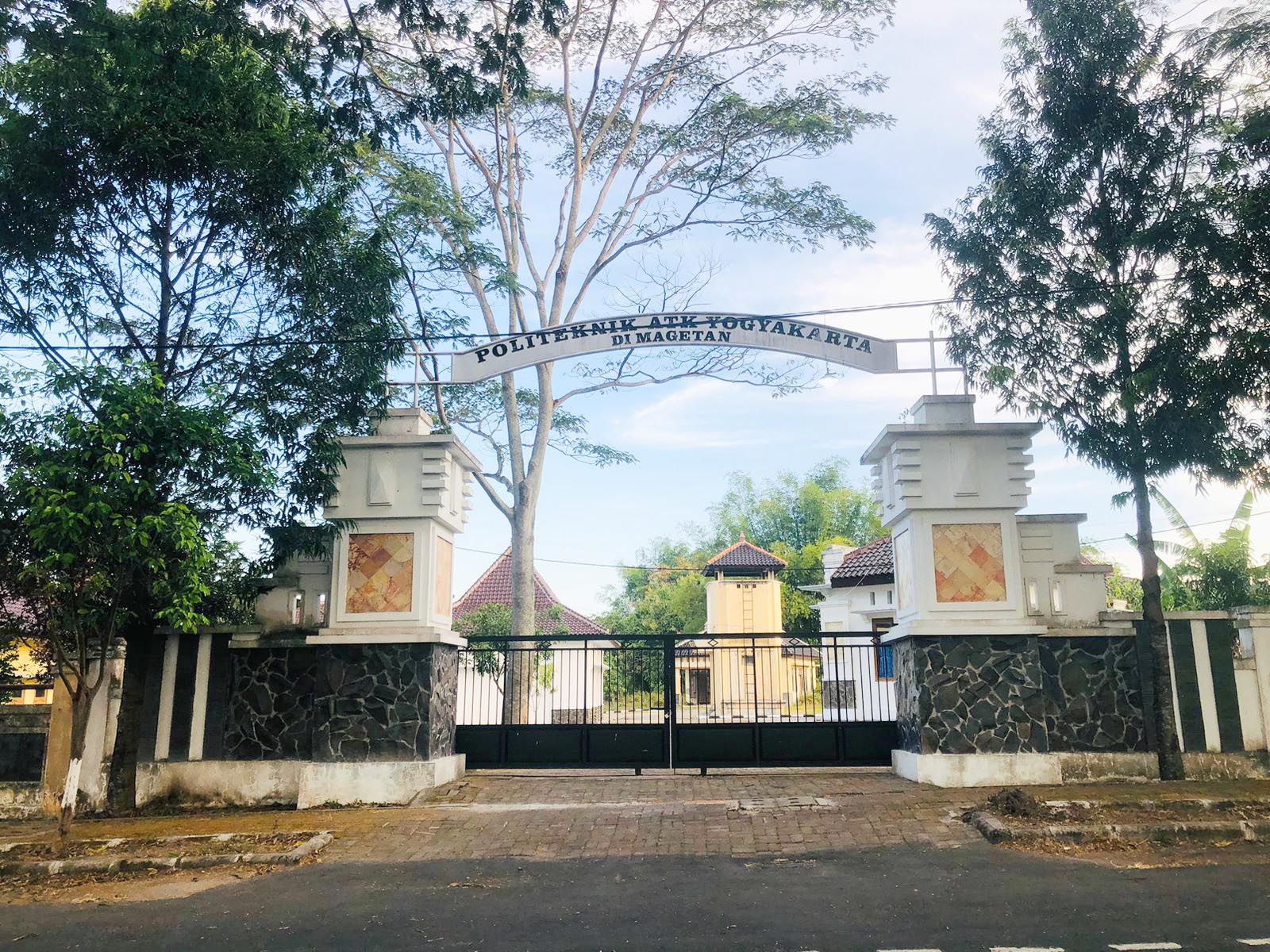 SEPI:&nbsp;Suasana Politeknik ATK Yogyakarta di Magetan kemarin.&nbsp;Gedung itu batal digunakan perkuliahan sementara Unesa Kampus Magetan.&nbsp;(APRILITA SARI/JAWA POS RADAR MAGETAN)