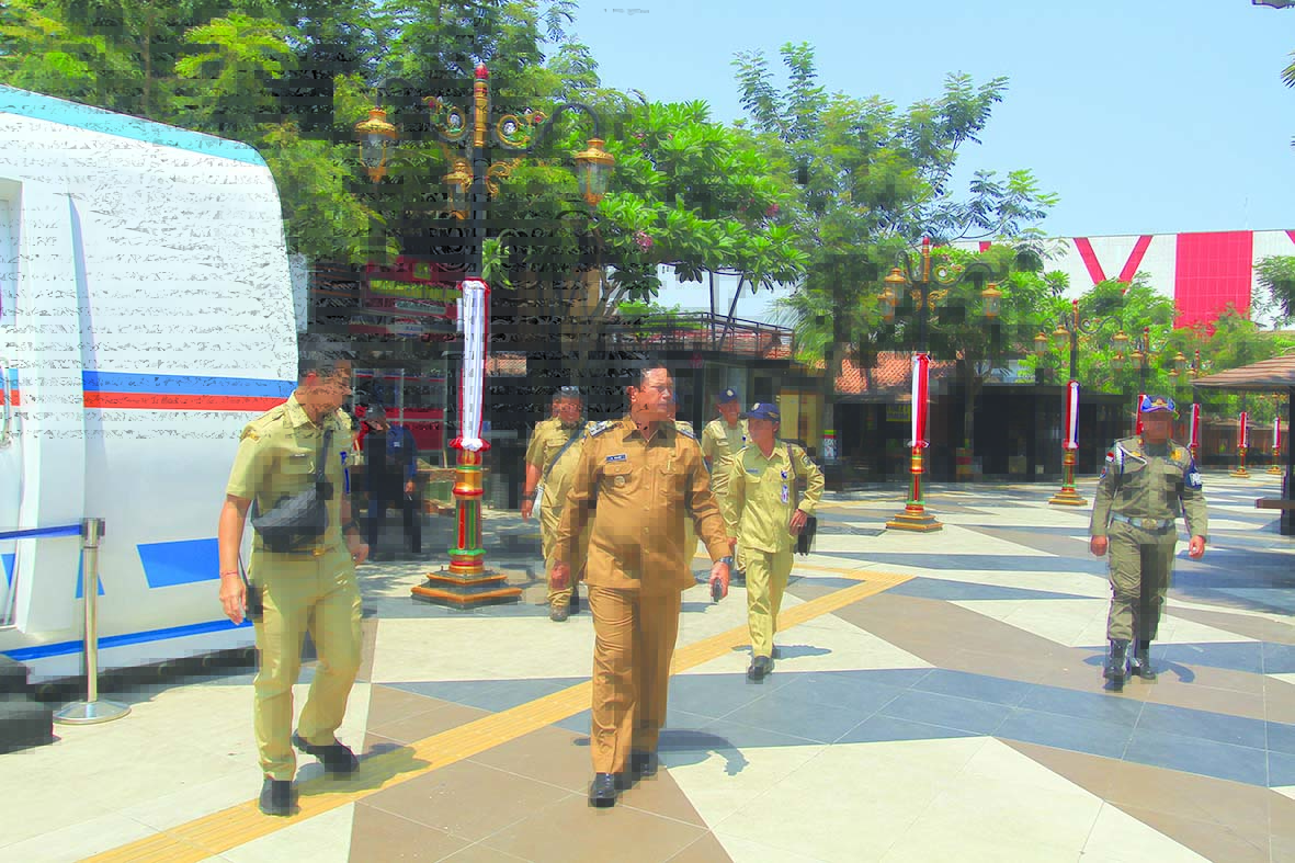 PUSAT KOTA: Kemarin (28/8), wali kota Maidi meninjau kesiapan Sumber Wangi yang bakal menjadi salah satu tempat jujukan bagi delegasi Kenya pada September mendatang.&nbsp;(BAGAS BIMANTARA/RADAR MADIUN)