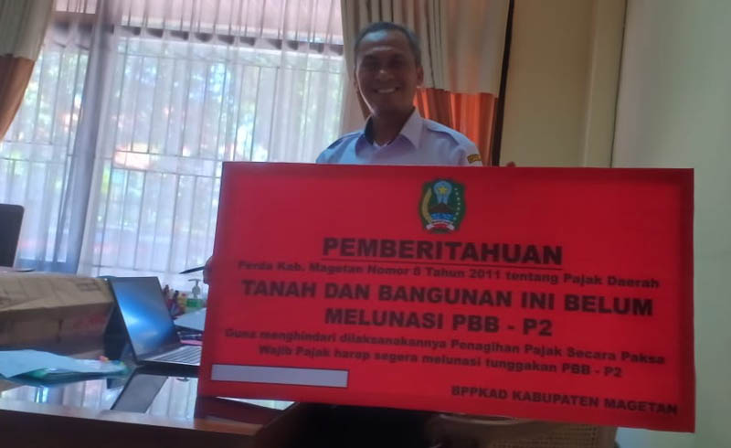 PUNISHMENT TAMBAHAN: Pemkab Magetan berencana pasangi banner objek PBB-P2 tak bayar pajak. (APRILITA SARI/JAWA POS RADAR MAGETAN)