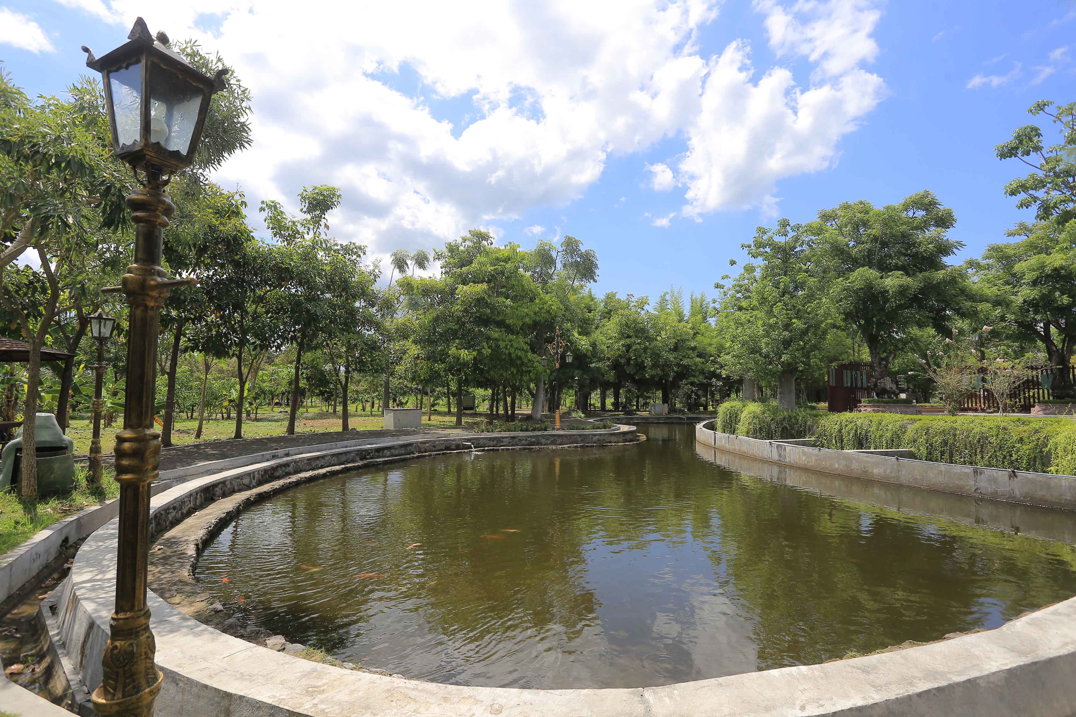 KOTA HIJAU: Delapan RTH di sejumlah kelurahan dibangun untuk menjaga kualitas udara sekaligus mewujudkan konsep green city yang diusung Pemkot Madiun. (BAGAS BIMANTARA/RADAR MADIUN)