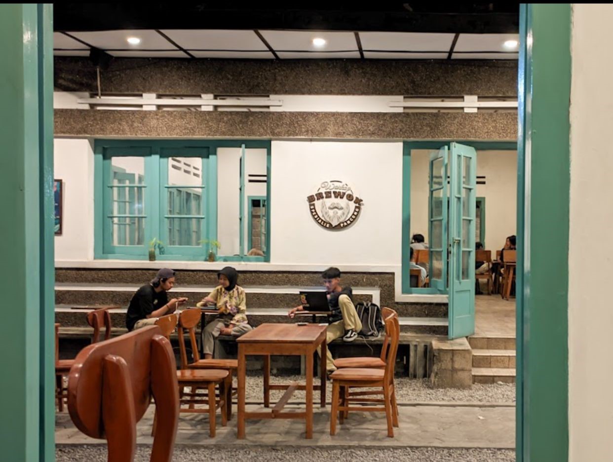 Warkop Brewok Madiun (YUNI KHASANAH/MAGANG IAIN)