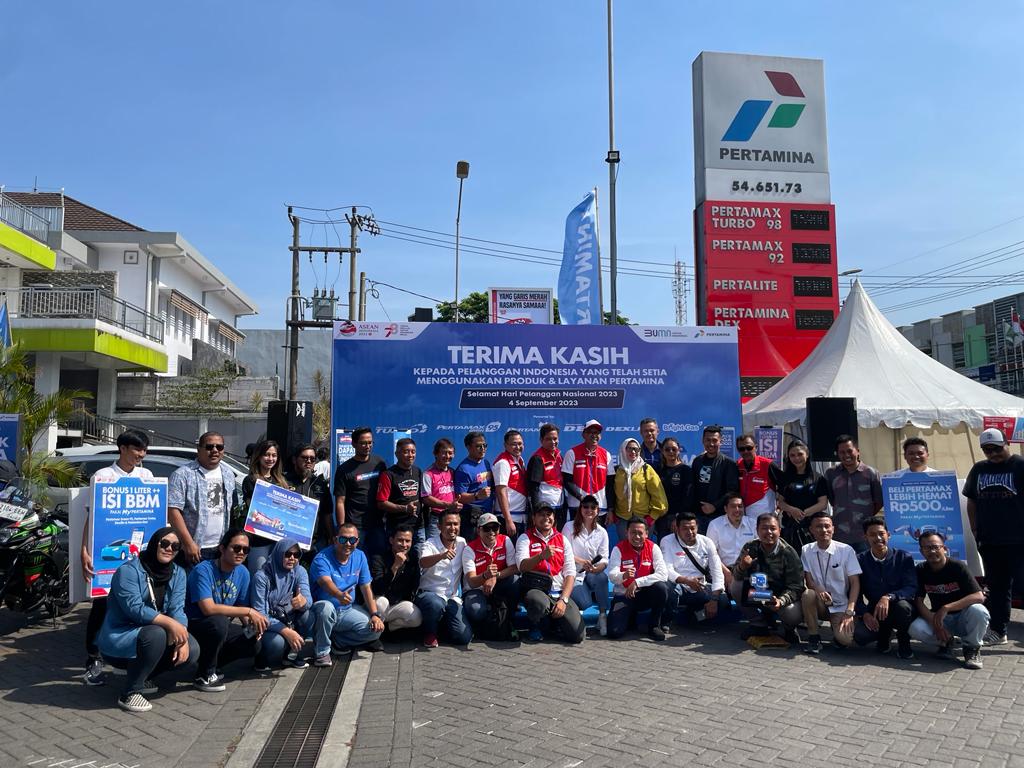 HARPELNAS: Pertamina Patra Niaga memperingati Hari Pelanggan Nasional di SPBU seluruh wilayahnya dengan membagikan kejutan kepada para konsumen.