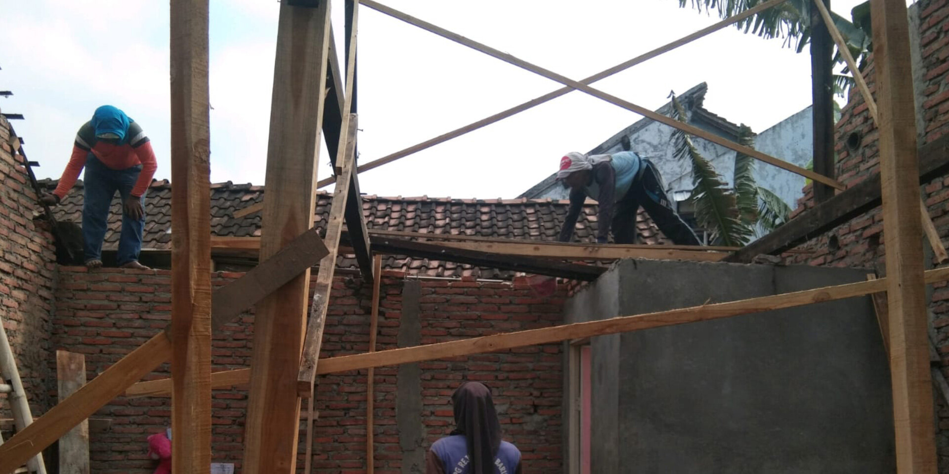 FISIK: Penampakan rehab 25 persen RTLH di Manguharjo yang dikerjakan oleh kelompok masyarakat (pokmas).&nbsp;(DISPERKIM UNTUK JAWA POS RADAR MADIUN)