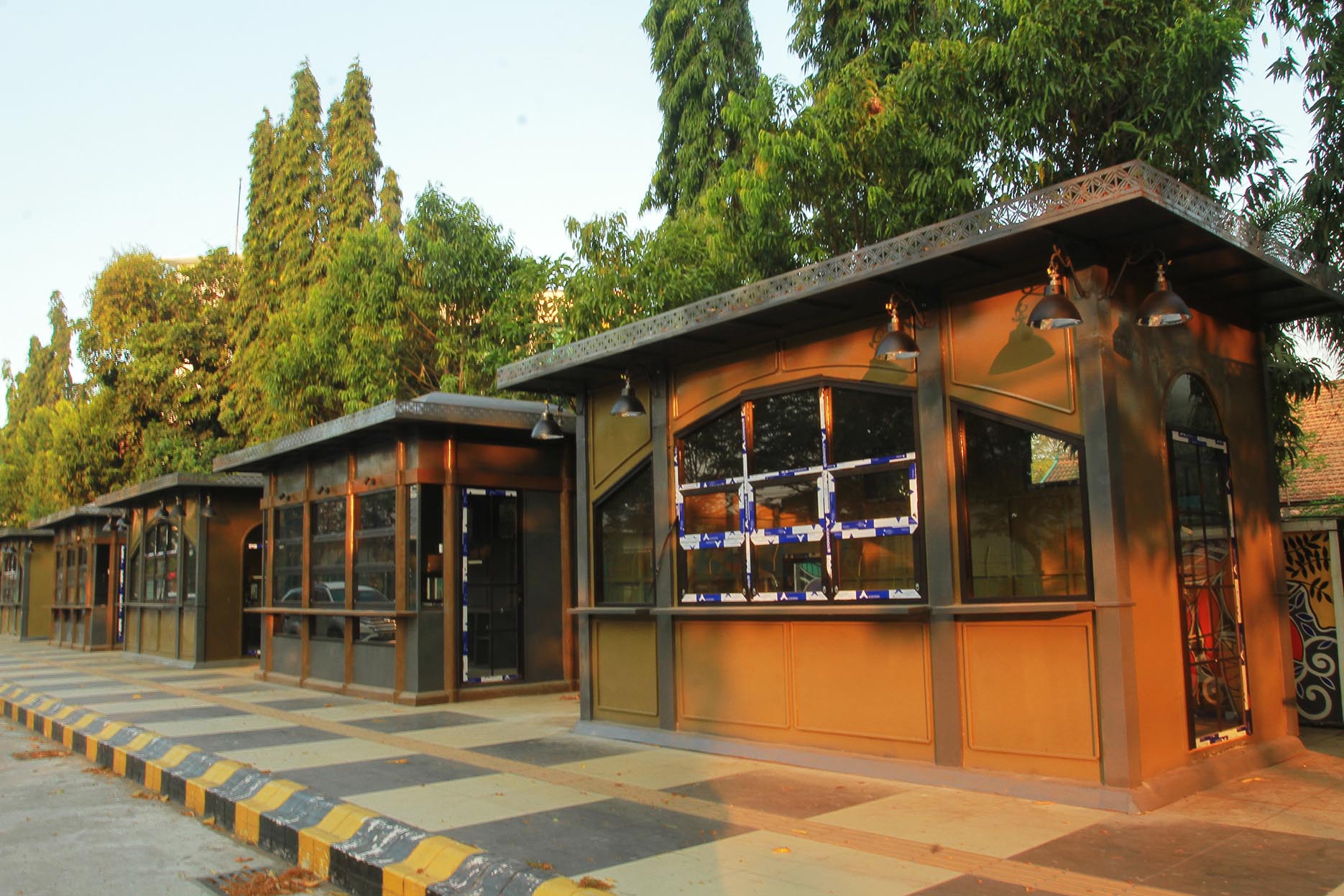 SENTRA MAMIN: Lapak kuliner di Jalan Rimba Darma sudah siap ditempati setelah selesai dibangun. (BAGAS BIMANTARA/JAWA POSRADAR MADIUN)