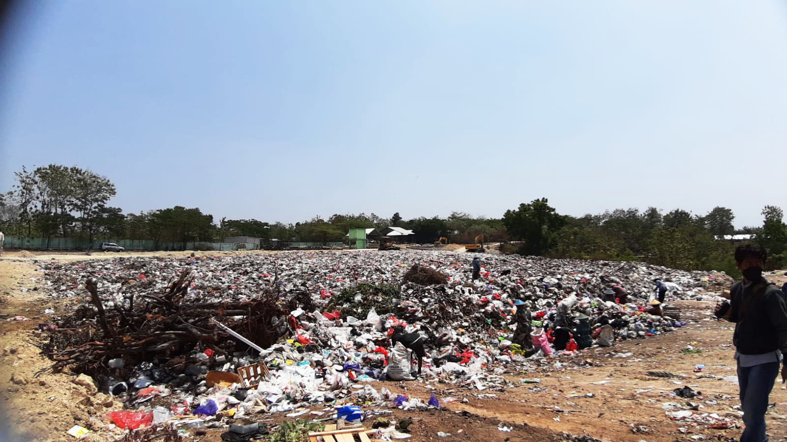 TURUN TERUS: Produksi sampah harian di TPA Selopuro, Desa Selopuro, Kecamatan Pitu, terus menurun.&nbsp;(ASEP SYAEFUL BACHRI/JAWA POS RADAR NGAWI)