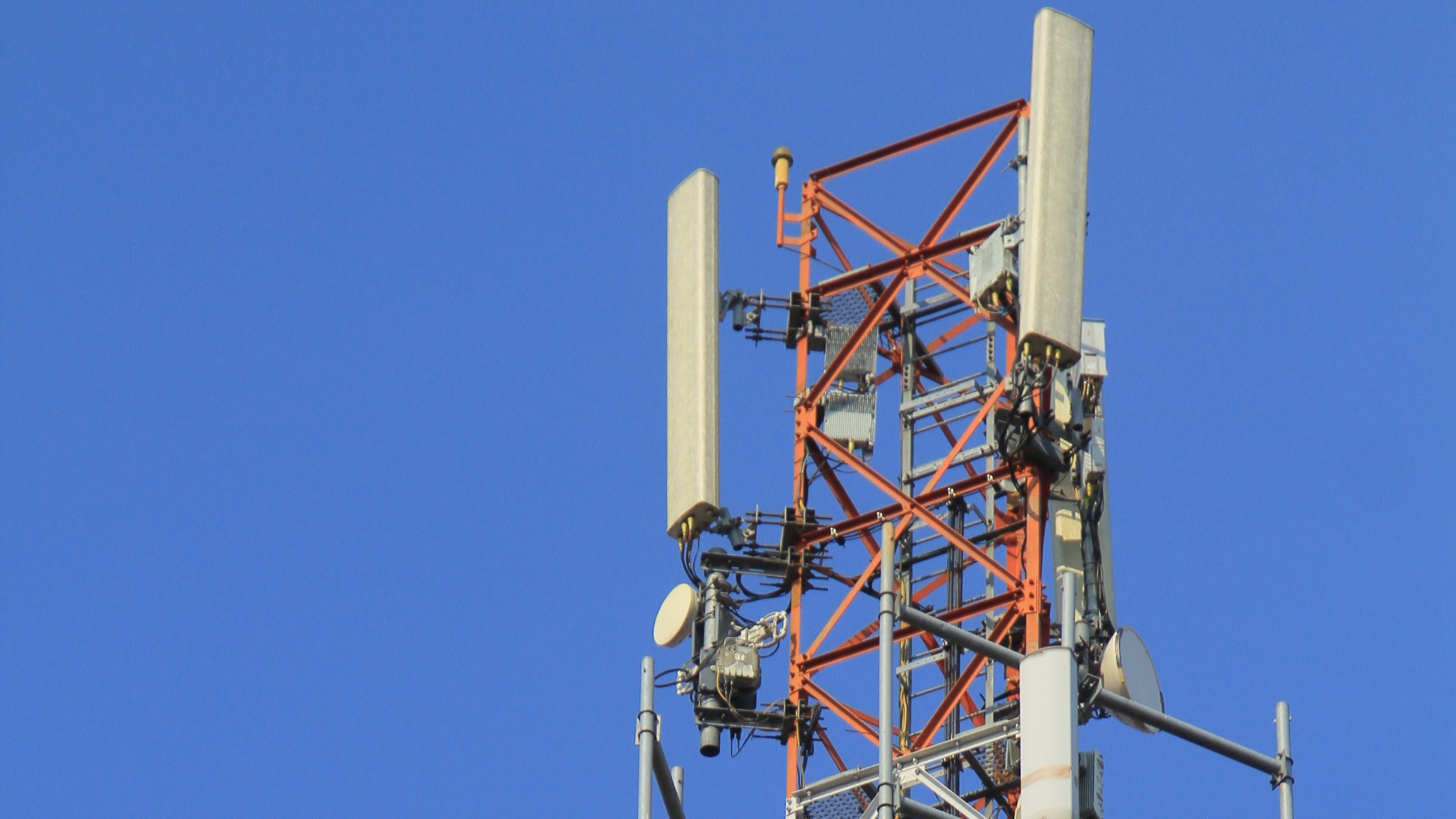 TOWER: Pengoperasian menara telekomunikasi di Kota Madiun tak bakal dikenai retribusi daerah mulai tahun depan. (BAGAS BIMANTARA/JAWA POS RADAR MADIUN)