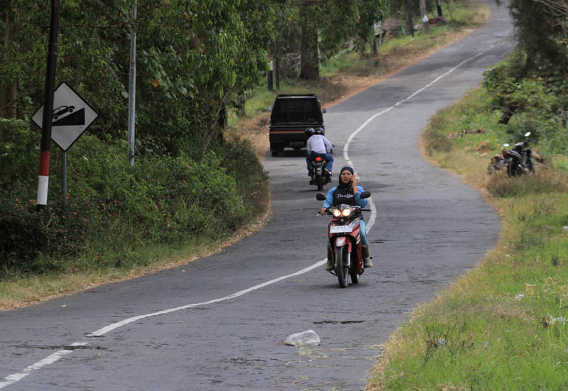 BERBAHAYA:&nbsp;Potensi laka lantas tinggi di Tanjakan Ngwolo. Wisatawan luar daerah agar menghindari jalur tersebut.&nbsp;(AJI PUTRA/JAWA POS RADAR MAGETAN)