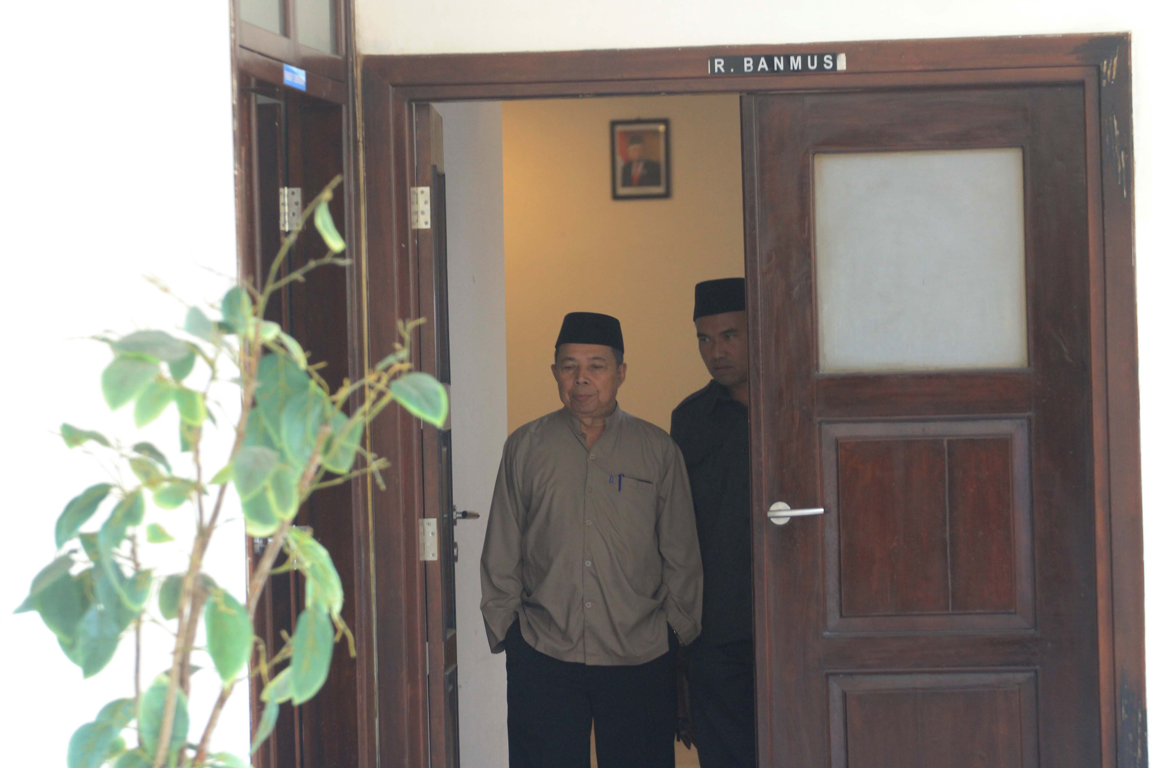 BELUM ADA KEJELASAN:&nbsp;Sejumlah peserta RDP tertutup masalah pembangunan GPLM tahap III keluar ruangan.&nbsp;(AJI PUTRA/ JAWA POS RADAR MAGETAN)