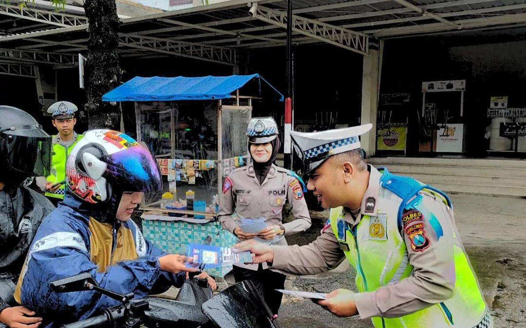 BIAR TERTIB: Dalam dua pekan terakhir Satlantas Polres Pacitan menggelar Operasi Zebra Semeru 2023.&nbsp;(POLRES UNTUK RADAR PACITAN)