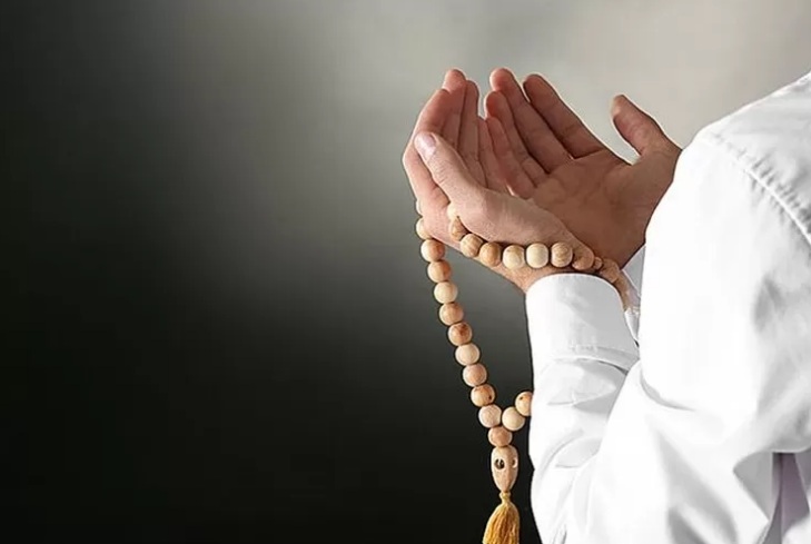 Ilustrasi umat muslim berdoa
