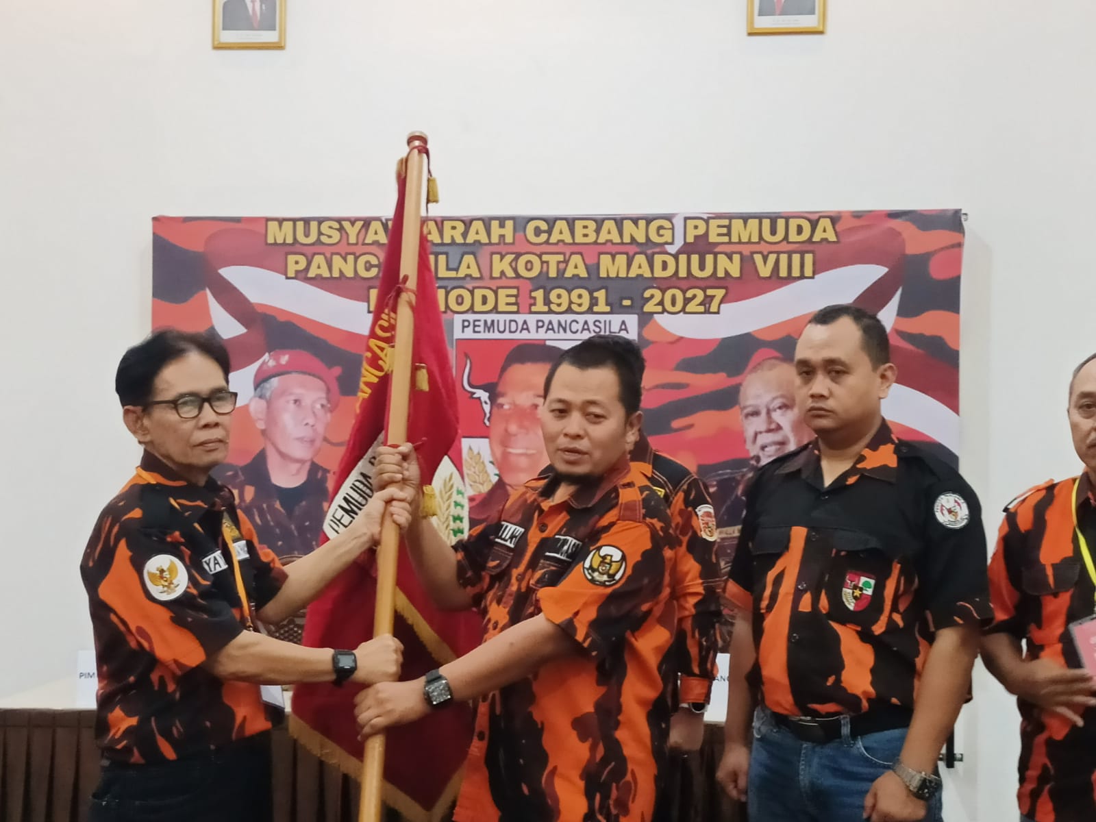 SAH: Yayat Prawirasumantri kembali terpilih sebagai ketua Pemuda Pancasila (PP) Kota Madiun periode 2023&ndash;2027 pada musyawarah cabang ke-VIII di Penyetan 88 kemarin (24/9).