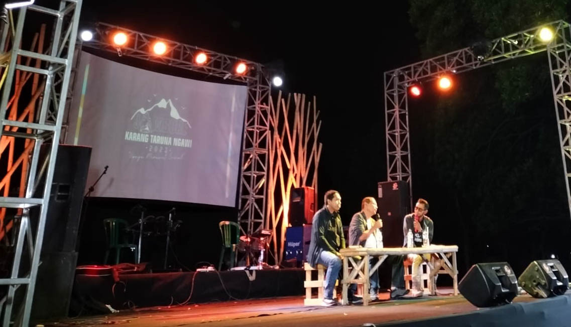 INSPIRATIF: Ketua DPRD Ngawi Heru Kusnindar memberikan materi dalam acara Jambore Karang Taruna Ngawi 2023, Jumat (22/9). (KARANG TARUNA NGAWI UNTUK JAWA POS RADAR NGAWI)