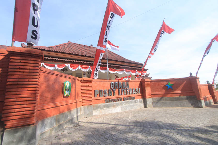 GRAHA LITERASI: Pembangunan GPLM tahap III yang ditarget selesai 27 September mendatang. (AJI PUTRA/JAWA POS RADAR MAGETAN)