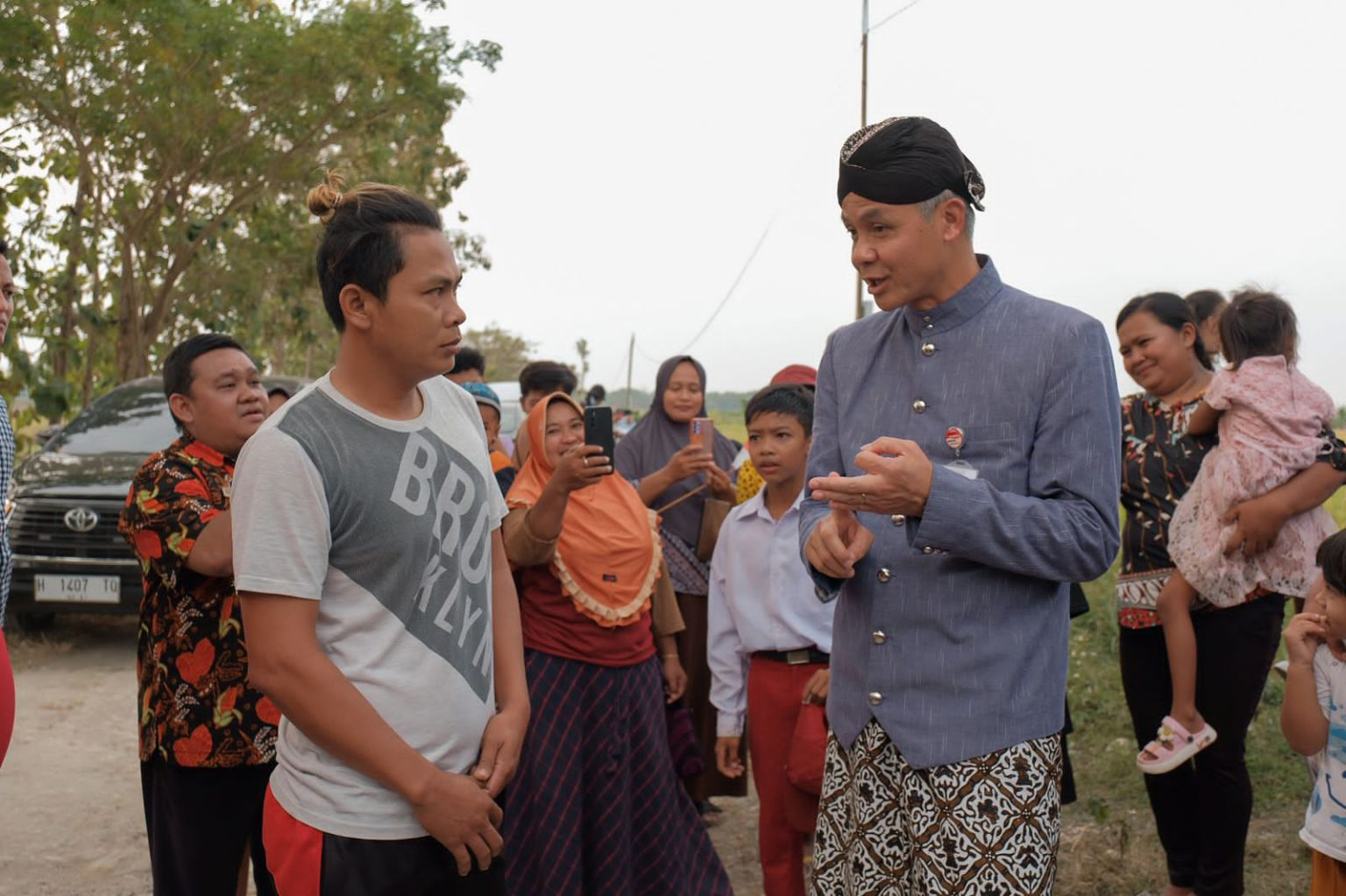 GERAK CEPAT: Ganjar Pranowo langsung terjun ke lapangan begitu menerima laporan warga melalui LaporGub!.&nbsp;(ISTIMEWA)