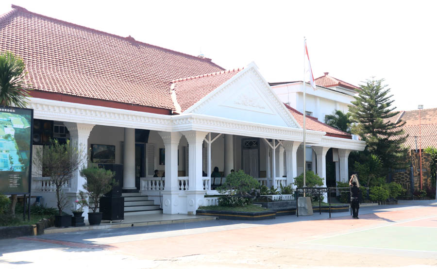 TINJAU KEMBALI: Dindik Ponorogo meminta pihak SMPN 1 dan Komite Sekolah merevisi besaran sumbangan agar tidak memberatkan wali murid. (SUGENG DWI N/JAWA POS RADAR PONOROGO)
