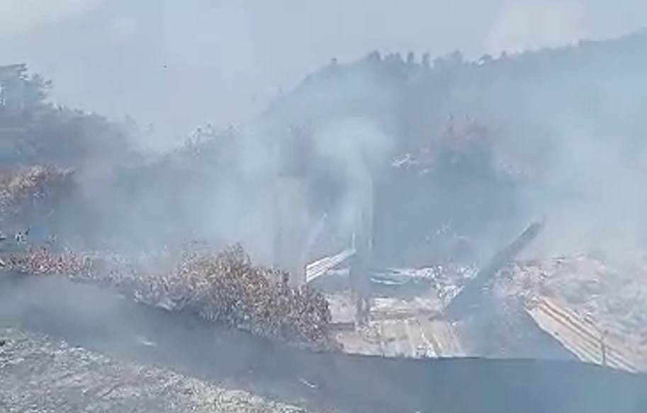 LUDES: Tiga warung di Hargo Dalem, Gunung Lawu, terbakar pada Minggu 1 Oktober 2023. Warung Mbok Yem lolos dari amuk si jago merah.