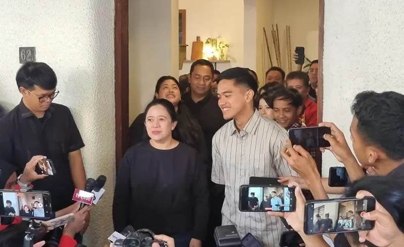 Ketua DPP PDI Perjuangan Puan Maharani usai melakukan pertemuan dengan Ketum PSI Kaesang Pangerap di kawasan Menteng, Jakarta Pusat, Kamis (5/10). (Muhammad Ridwan/JawaPos.com)