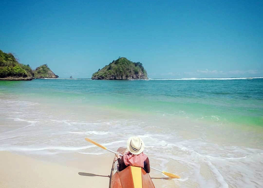 Pantai Gatra. Salah satu pantai di Malang selatan yang menawarkan pemandangan indah
