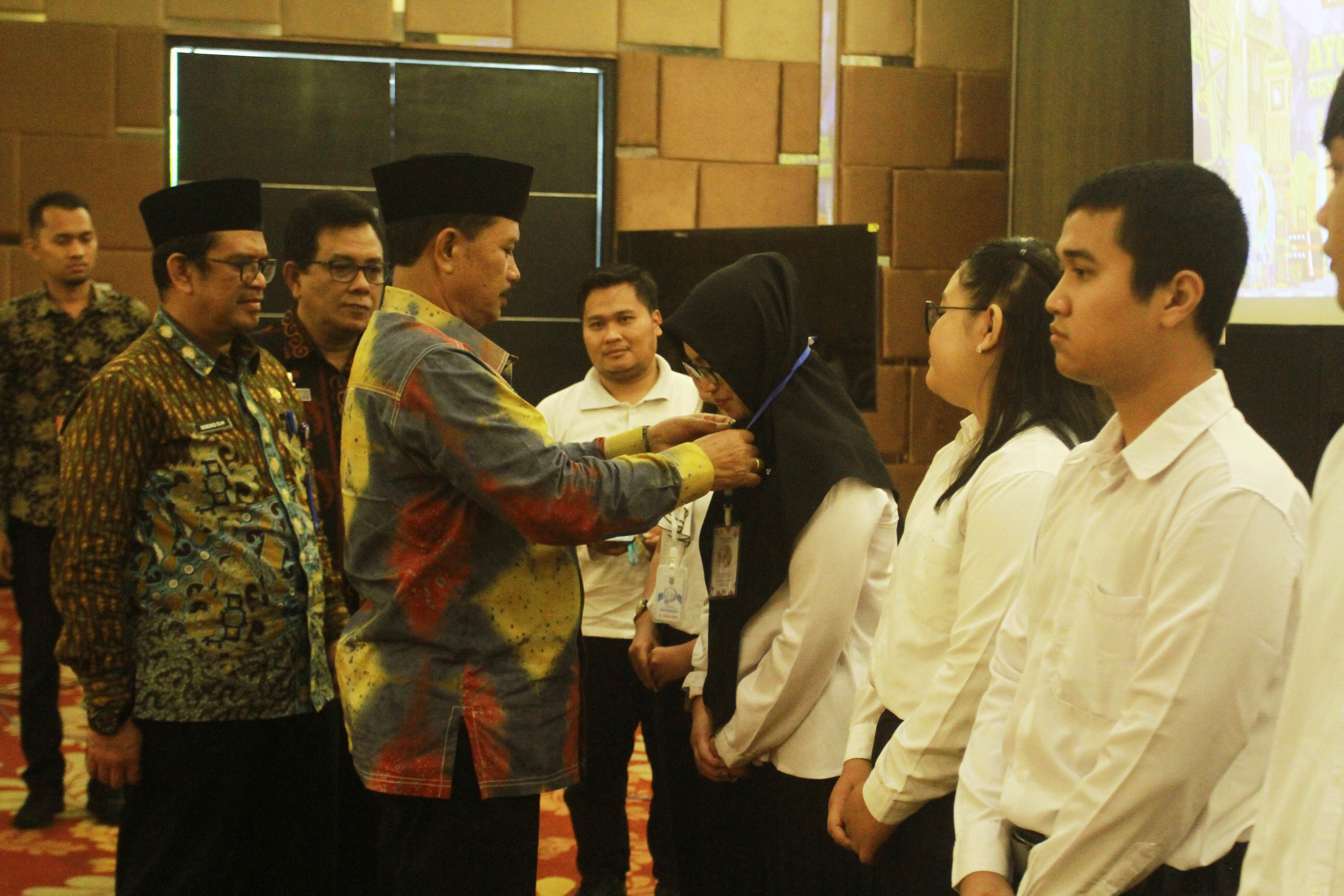 SIAP KERJA: Wali Kota Maidi membuka pelatihan berbasis kompetensi bagi 233 pemuda di Kota Madiun pada Jumat (6/10) lalu.&nbsp;(BAGAS BIMANTARA/RADAR MADIUN)