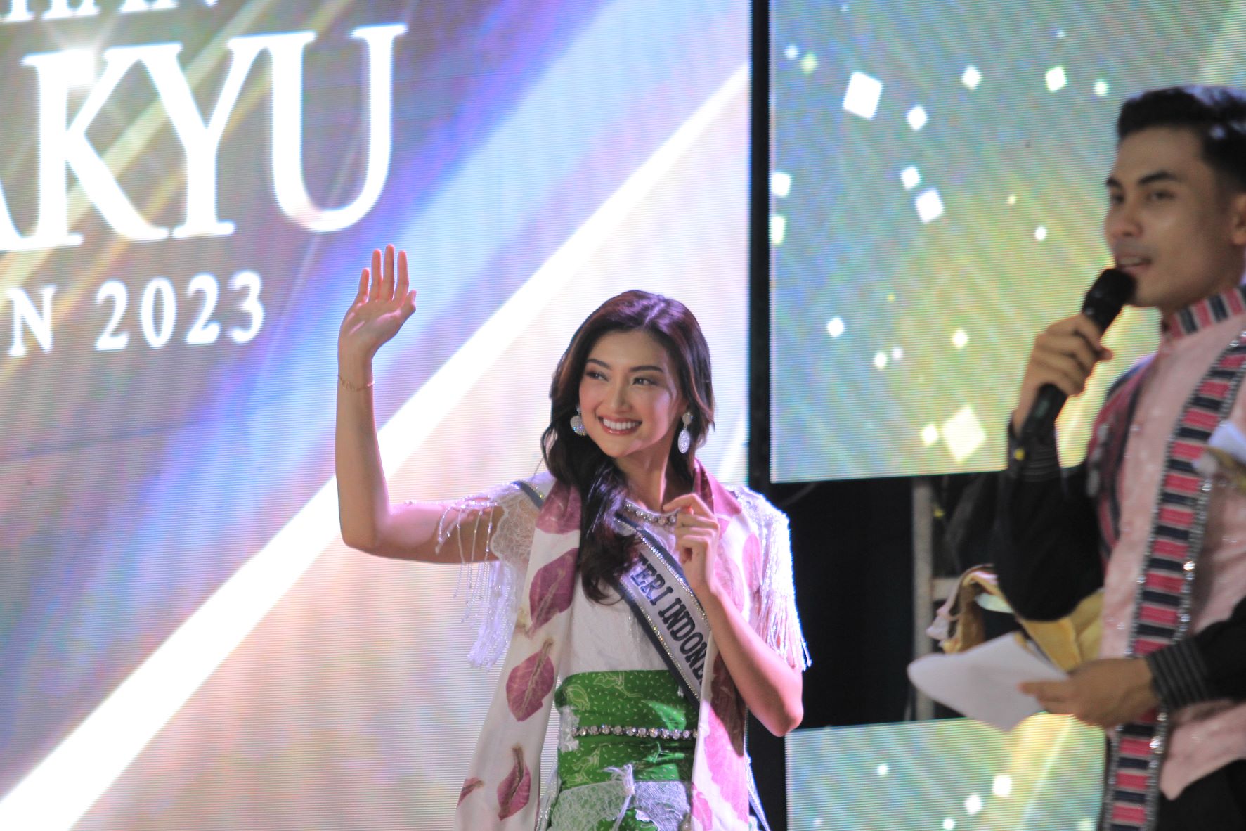 CANTIK: Puteri Indonesia Pariwisata 2022 Adinda Cresheilla. (BAGAS BIMANTAR/RADAR MADIUN)