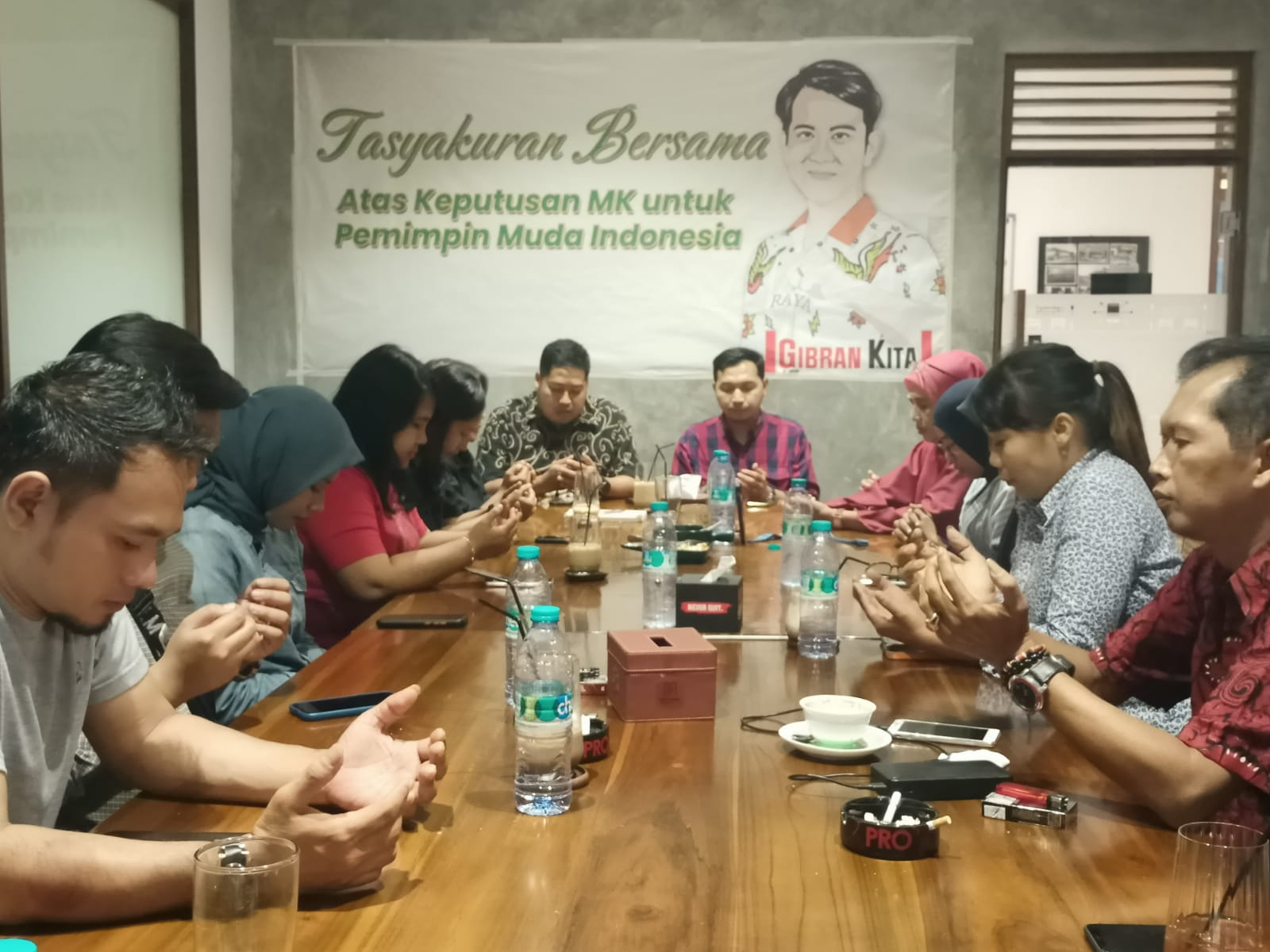 WUJUD SYUKUR: Gibran Kita Kota Madiun menggelar doa bersama agar Gibran Rakabuming Raka bisa menjadi calon pemimpin Indonesia di masa depan.