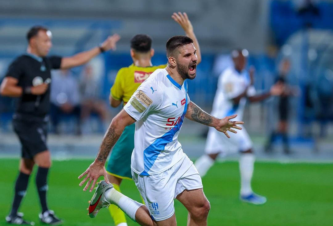 Selebrasi Aleksandar Mitrovic usai mencetak gol ke gawang Al Khaaleej. (Instagram/alhilal)