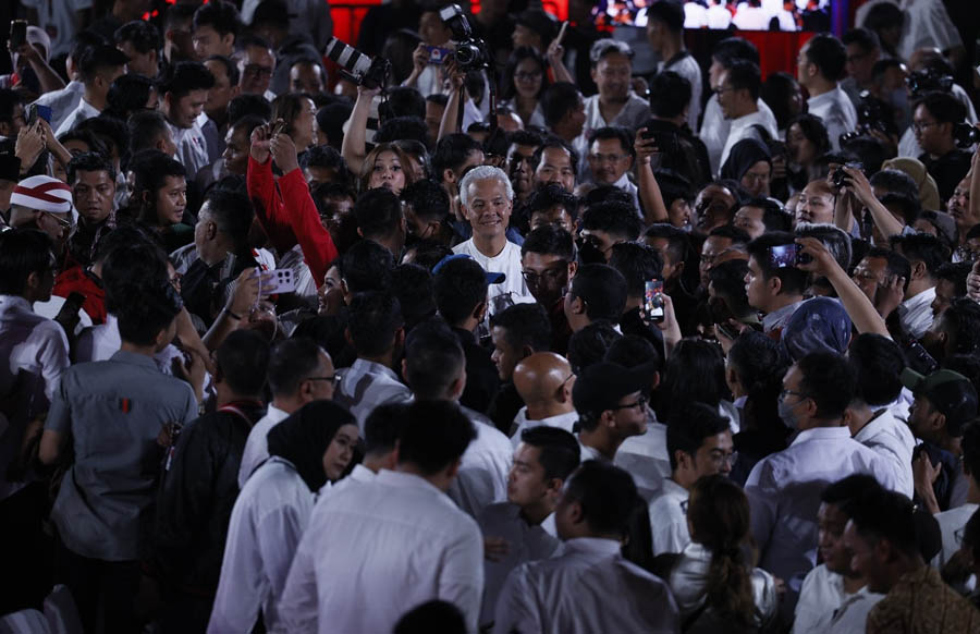 SIMPATISAN: Ratusan anak muda dari berbagai daerah datang untuk mendengarkan visimisi Ganjar dan Mahfud MD. (Istimewa)
