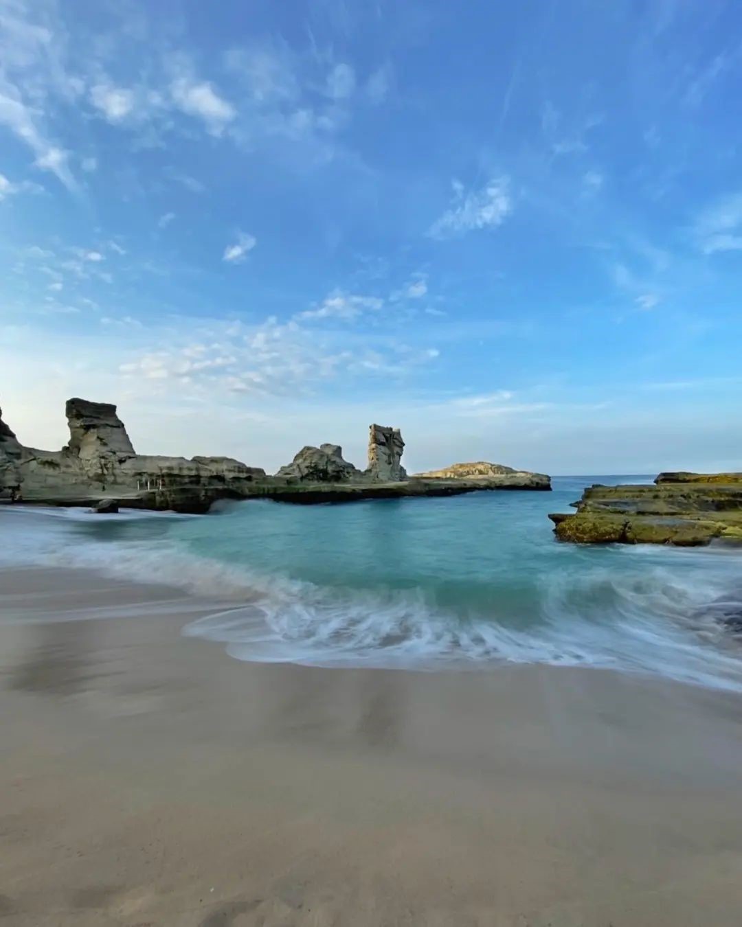 Pantai Klayar Pacitan (Instagram @wisatapantaiklayar)