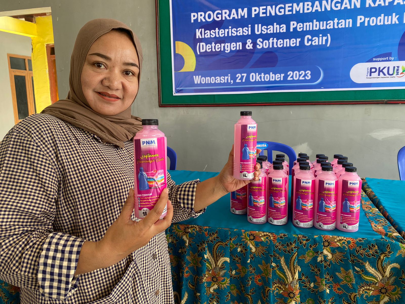 KREATIF: PNM menggelar pelatihan klasterisasi usaha proses produk industri rumah tangga, Jumat (27/10). (PNM CABANG MADIUN)