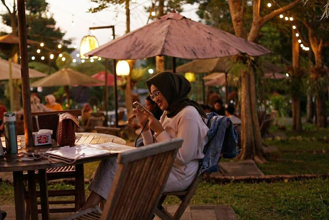Bale Branti di Desa Kemuning, Ngargoyoso, Karanganyar, selalu ramai pengunjung. (Instagram/@balebranti)