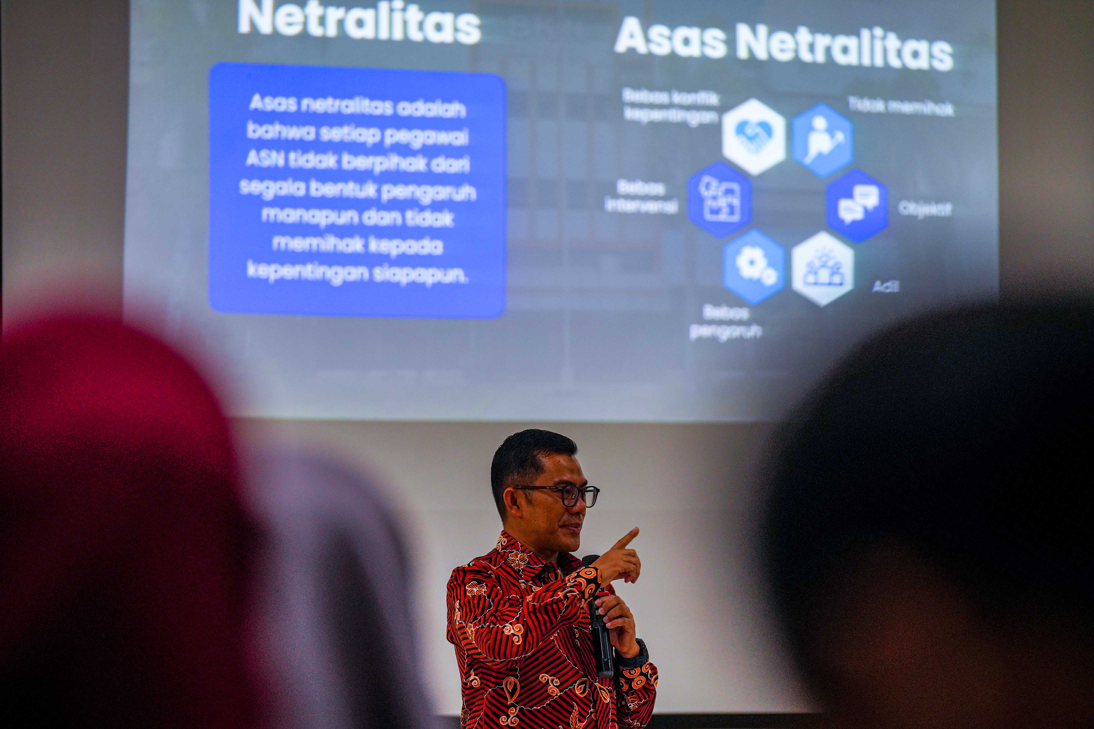 DIKLAT: Kepala Kantor Regional II BKN Surabaya Mohammad Ridwan saat mengisi pembinaan ASN di Gedung Pendidikan dan Pelatihan Kota Madiun, Kamis (26/10) lalu.&nbsp;(DISKOMINFO KOTA MADIUN FOR RADAR MADIUN)