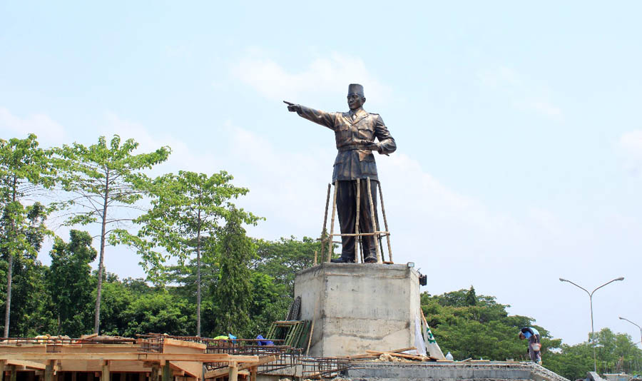 PROYEK TAHAP PERTAMA: Pembangunan patung Soekarno di kawasan Taman Pemuda Soekarno, Ngawi, diharapkan dapat memotivasi generasi muda. (DPUPR UNTUK JAWA POS RADAR NGAWI)