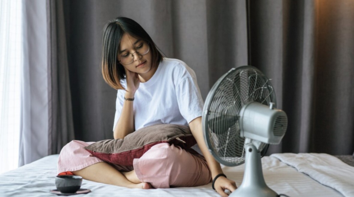 Ilustrasi penggunaan kipas angin (FREEPIK.COM)