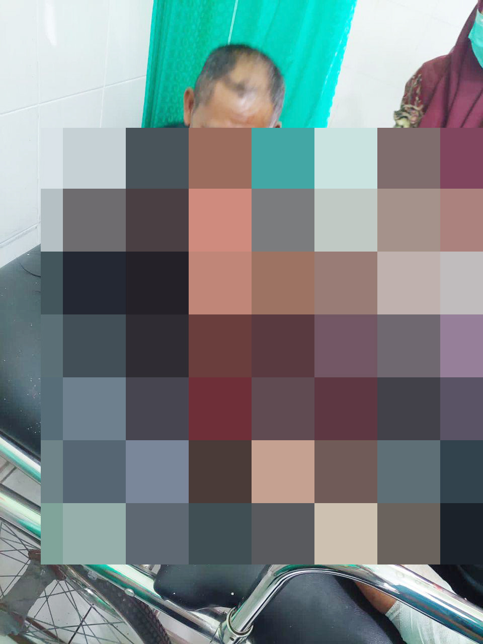 DIRAWAT INTENSIF: Kasmirah, pemilik Hotel Harmoni, Desa Gondowido, Ngebel, Ponorogo dilarikan ke RSUD dr. Harjono usai menjadi korban perampokan Senin (2/11).