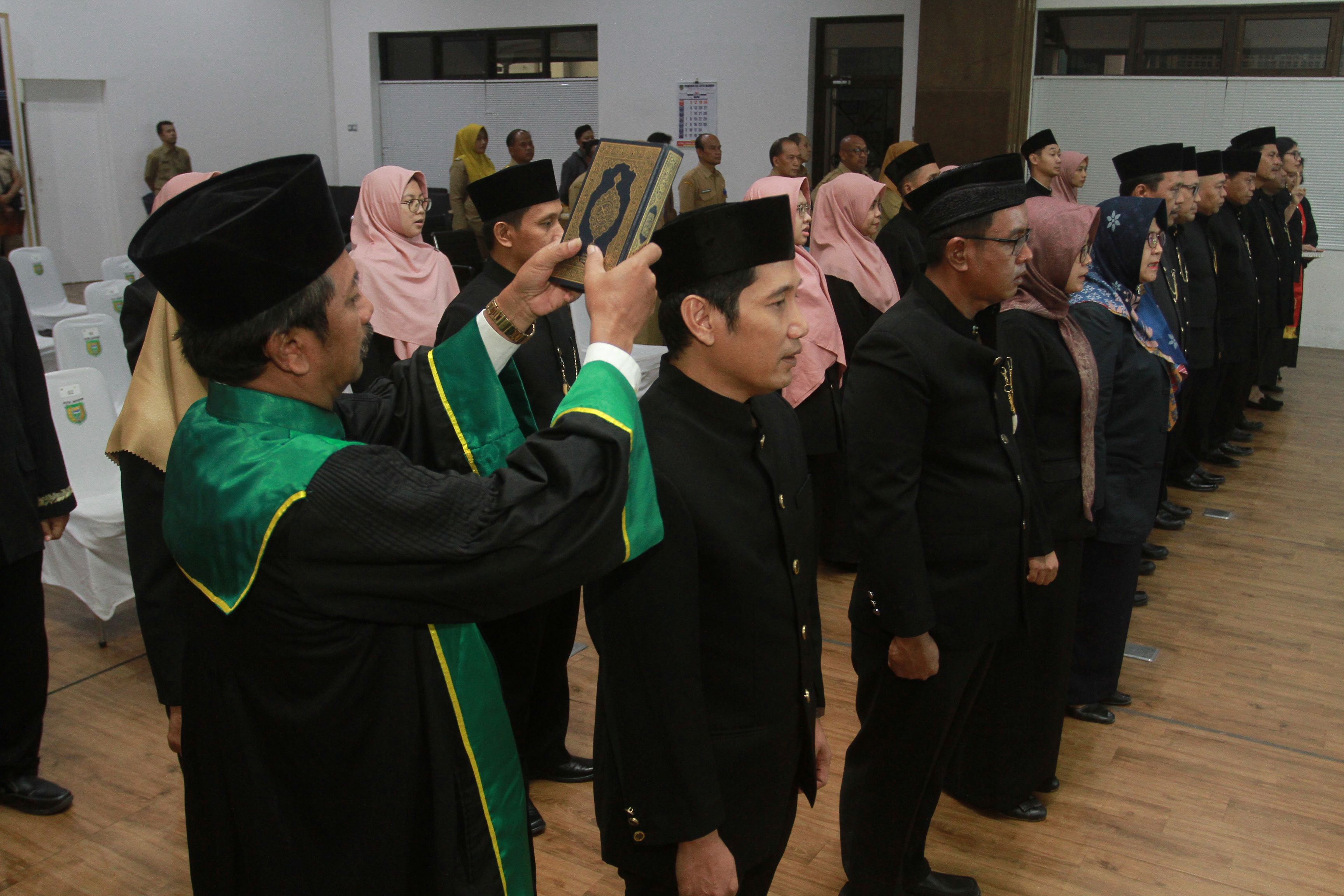 MUTASI: Sejumlah pejabat Pemkot Madiun dimutasi, Selasa (14/11). (BAGAS BIMANTARA/RADAR MADIUN)