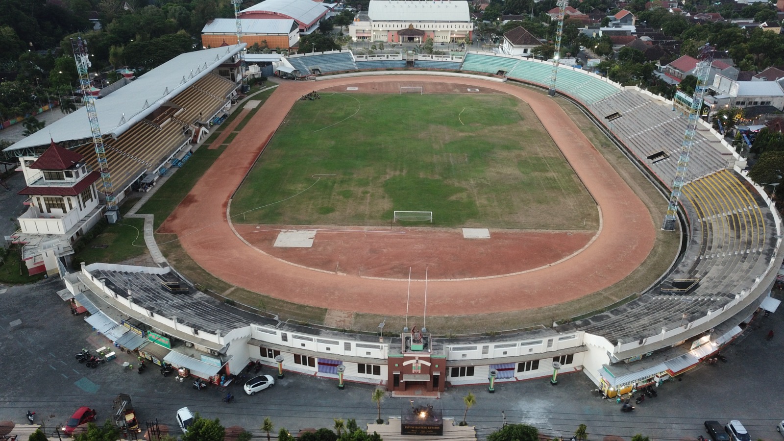 Stadion Wilis Kota Madiun berstandar PSSI.