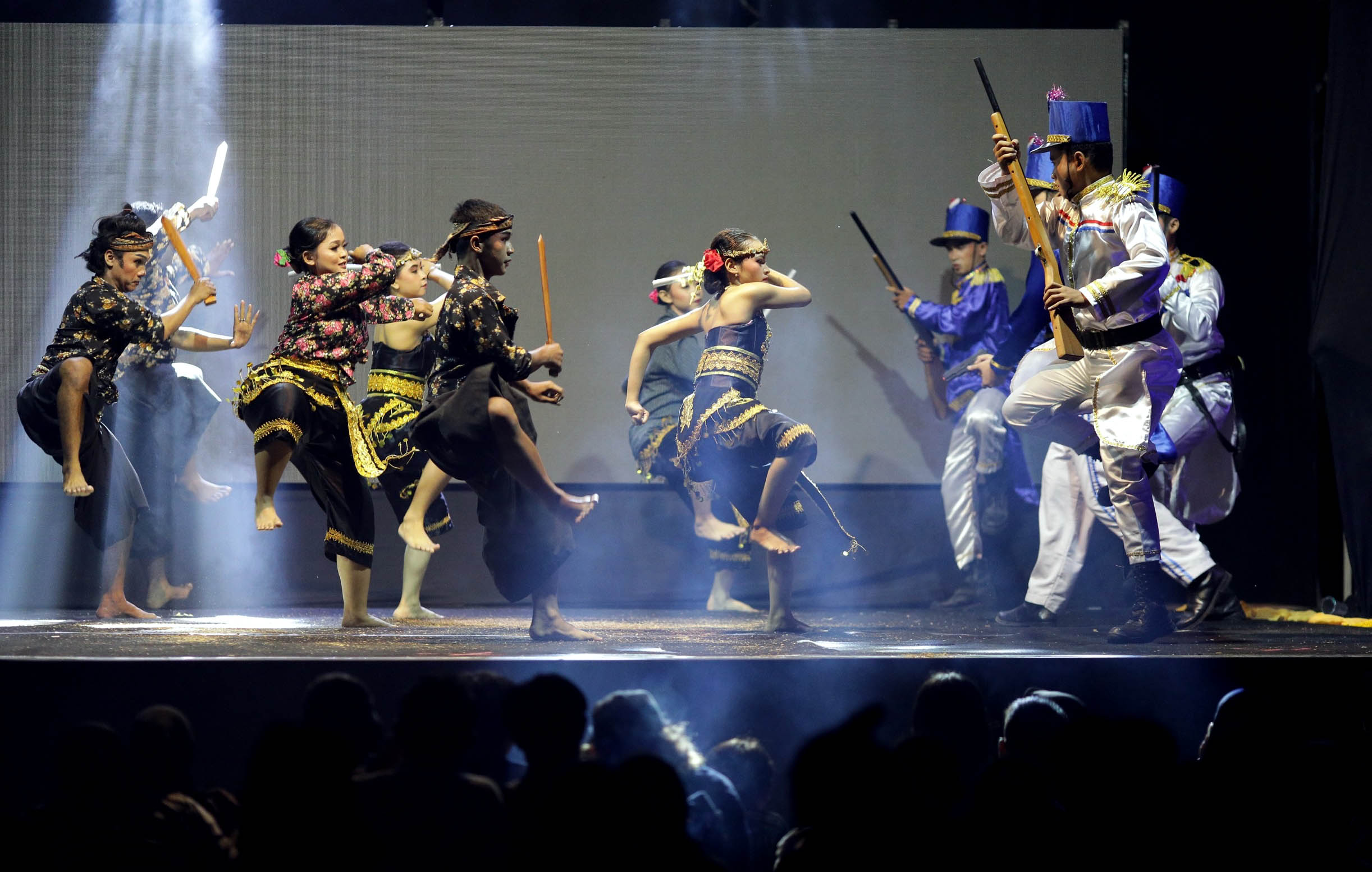 BERBUDAYA: Pertunjukan drama tari bertajuk Wirotani dalam Festival Wirotani. (SANGGAR OMAH JOGLO UNTUK JAWA POS RADAR NGAWI)