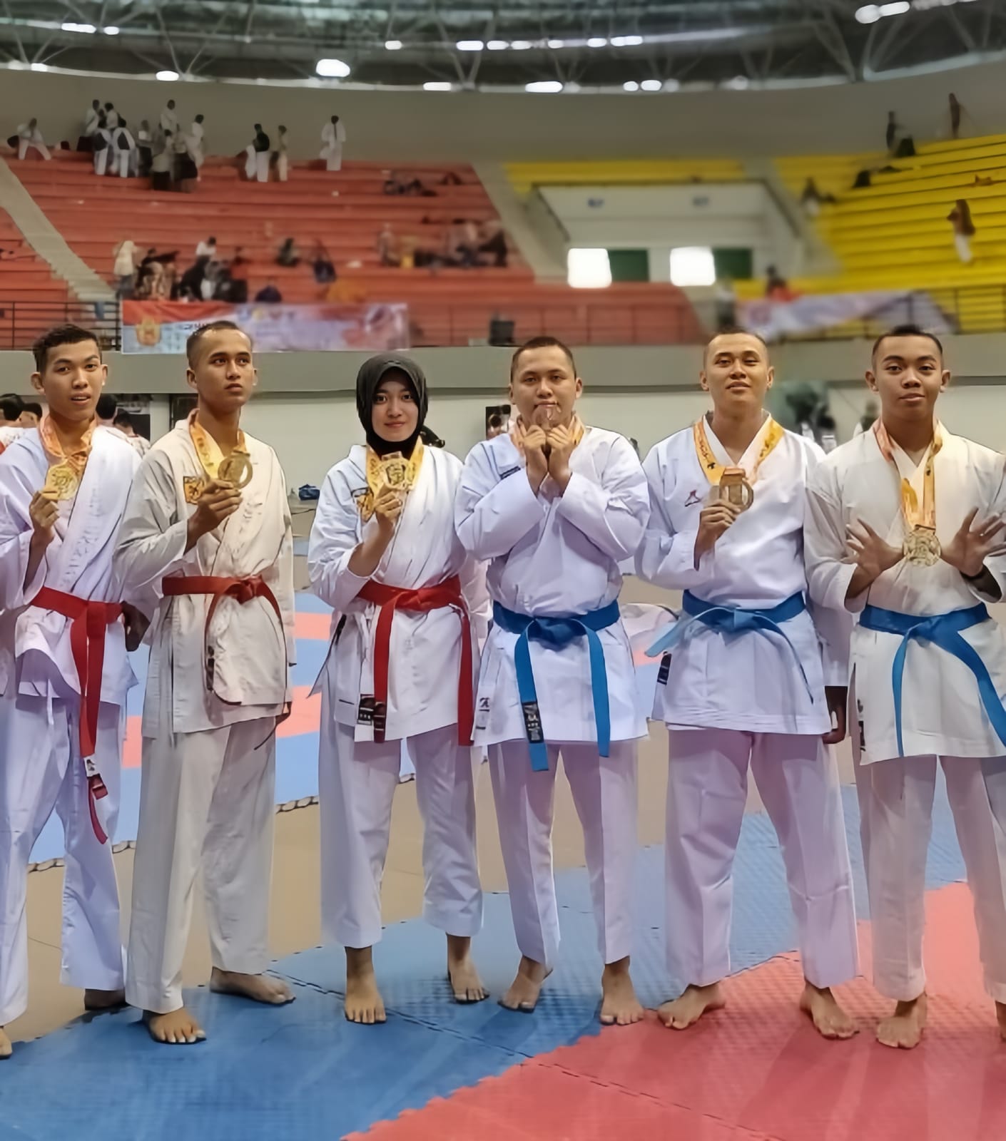 PARA JUARA: Sejumlah taruna dan taruni berprestasi dari&nbsp;PPI&nbsp;Madiun.