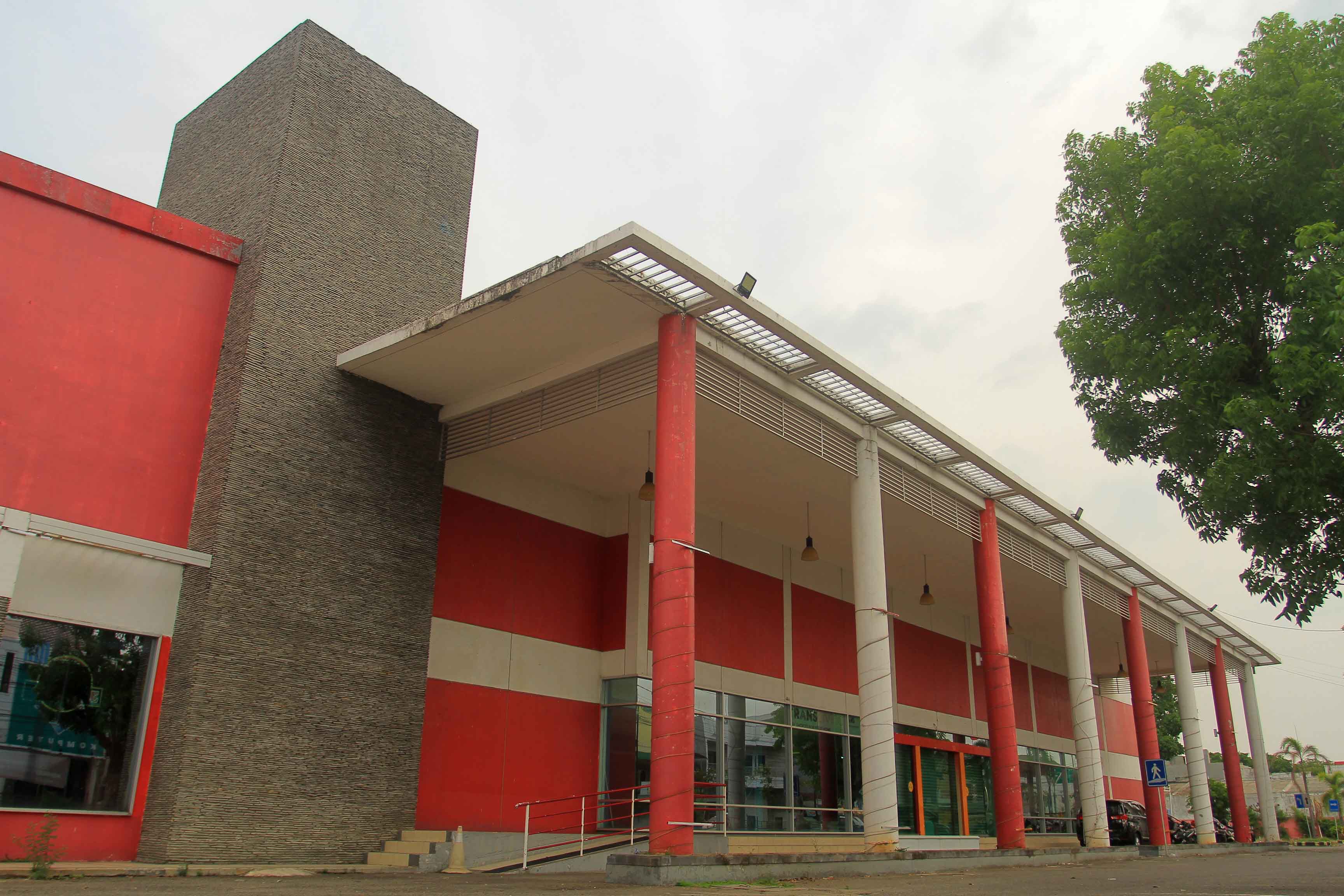 DI-APPRAISAL: Bangunan dan lahan bekas Transmart yang berada di Jalan S Parman bakal dilakukan penghitungan ulang aset oleh Pemkot Madiun.&nbsp;(BAGAS BIMANTARA/RADAR MADIUN)