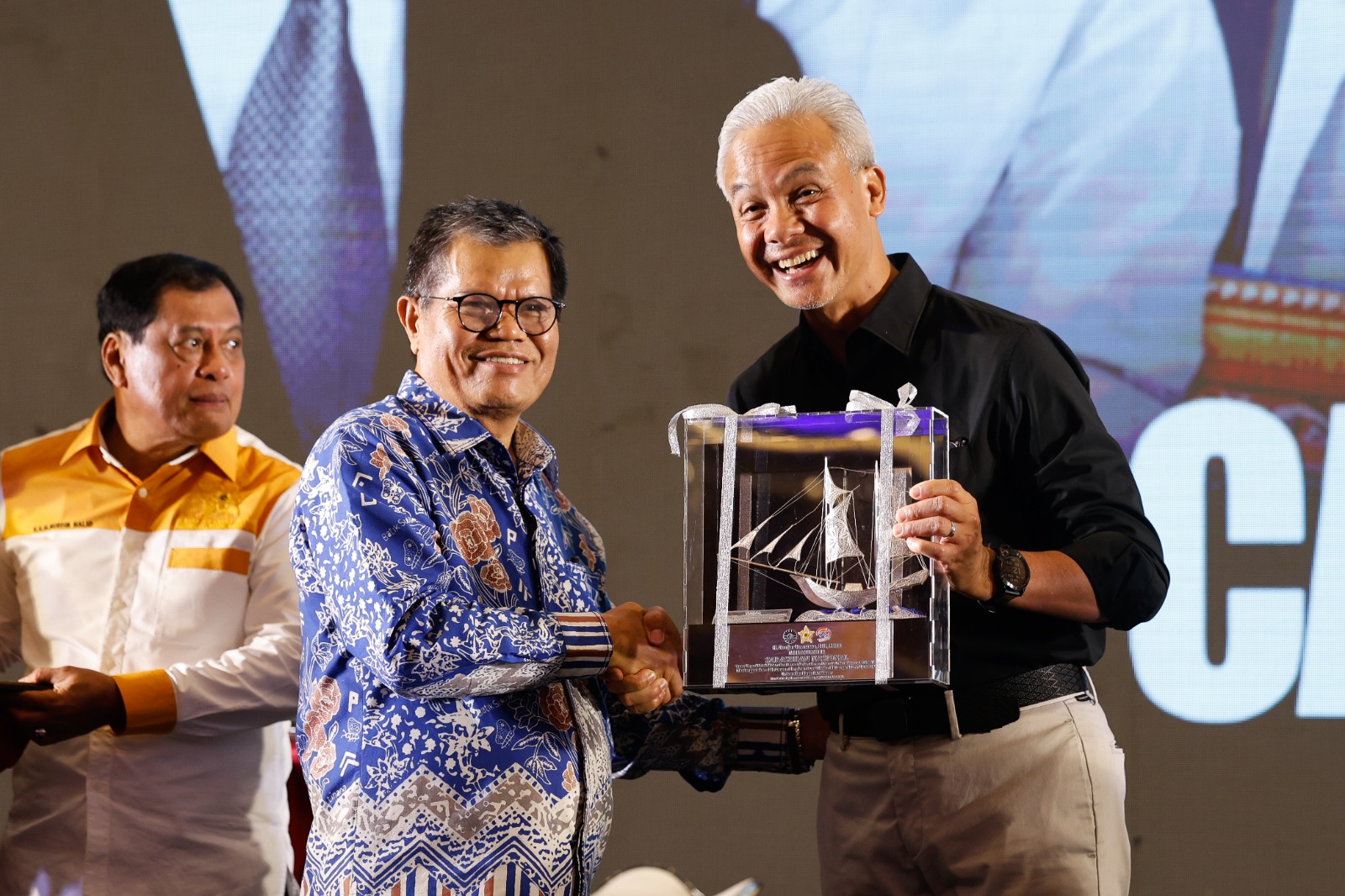 PENUHI UNDANGAN: Ganjar Pranowo menghadiri acara sarasehan alumni Universitas Negeri Makassar (UNM) di Ballroom Four Point Hotel Makassar pada Sabtu (18/11).&nbsp;(TIM MEDIA GANJAR PRANOWO)