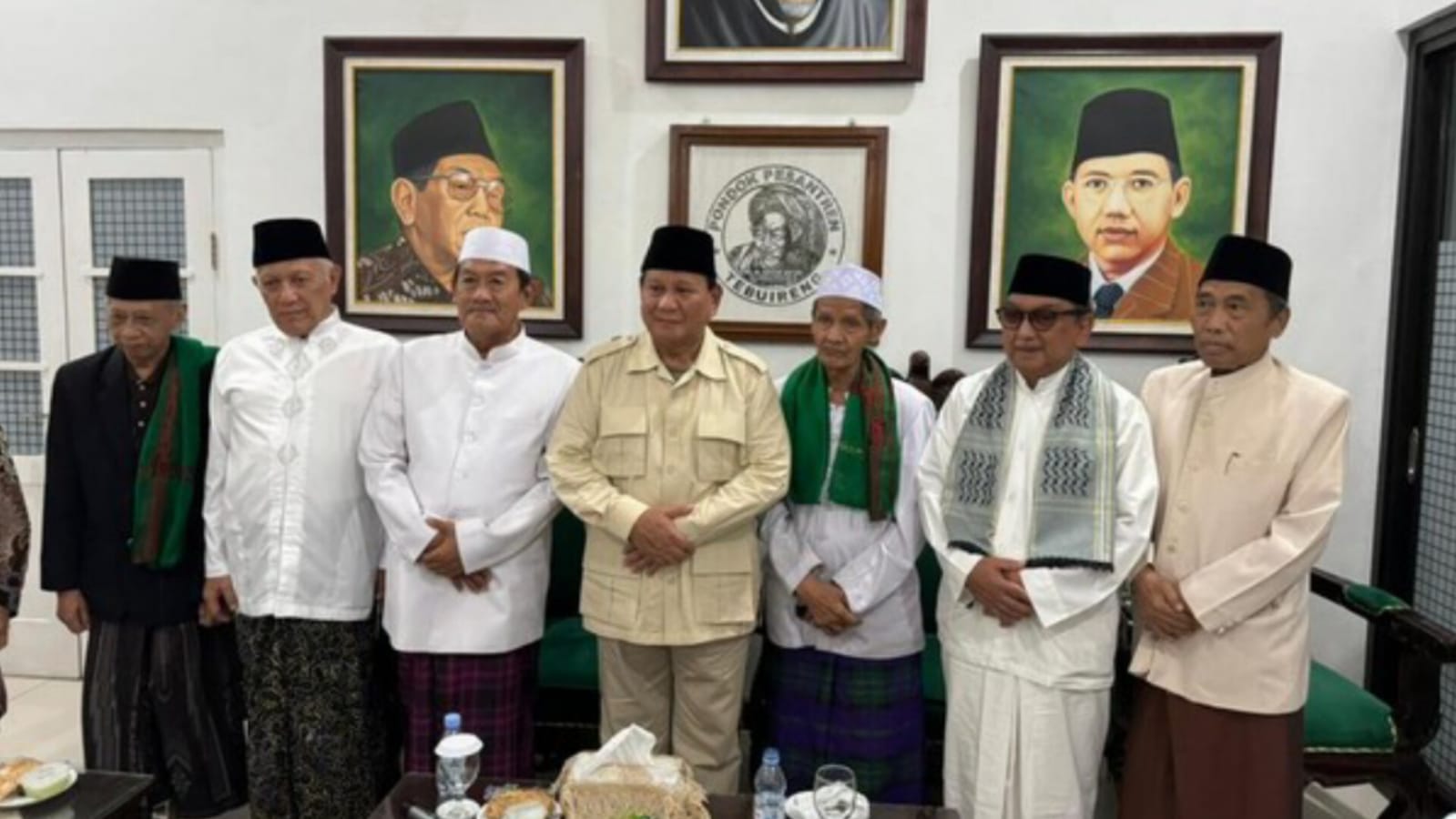 SATU PUTARAN: Capres Prabowo Subianto bersama dengan sejumlah Kiai NU Jatim.