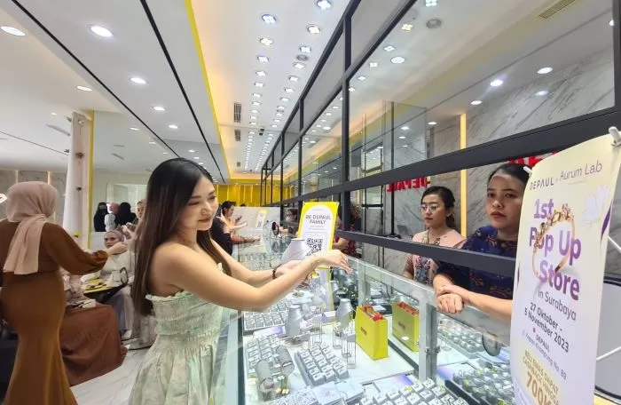 Owner Depaul menyebut membeli emas saat kondisi rupiah melemah menjadi alternatif investasi. (Istimewa/Jawa Pos)