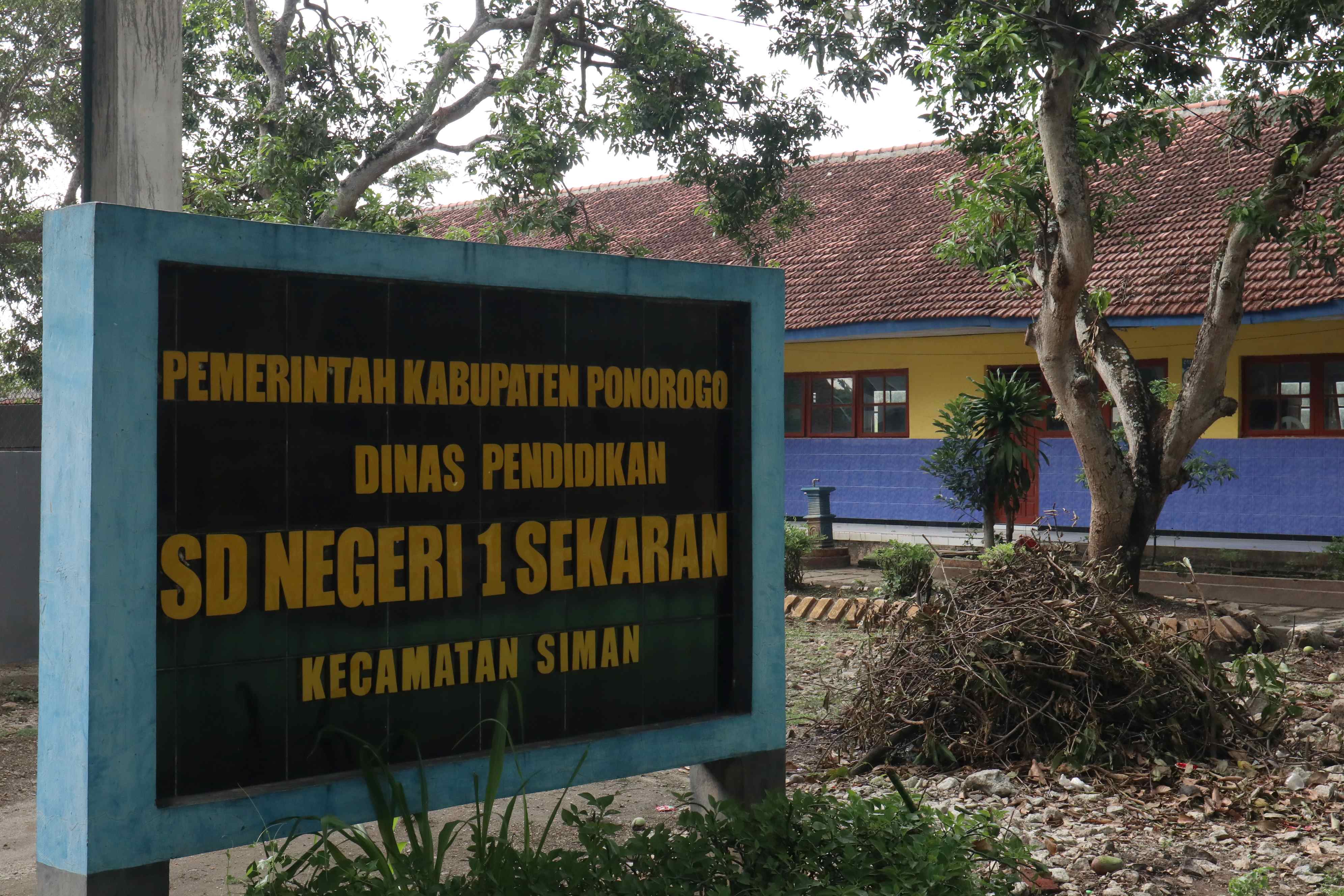 MANGKRAK: Penampakan eks gedung SDN 1 Sekaran yang akan dilelang Pemkab Ponorogo bersamaan total 31 objek Kamis (14/12) mendatang.&nbsp;(SUGENG DWI N./JAWA POS RADAR PONOROGO)