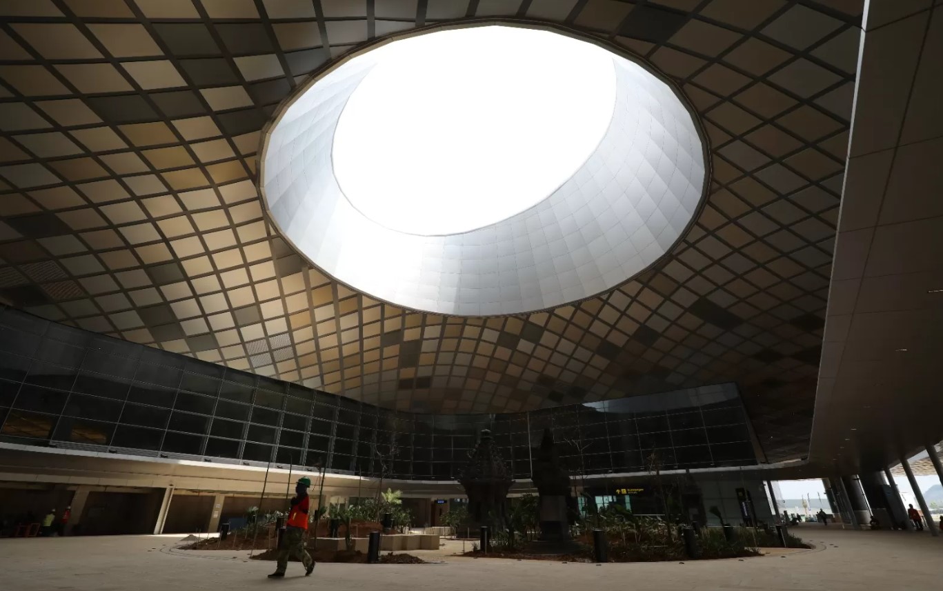 MEGAH: Penampilan Bandara Dhoho, Kediri, tampak modern dan megah dengan mengusung gaya arsitektur tradisional. (RADAR KEDIRI)