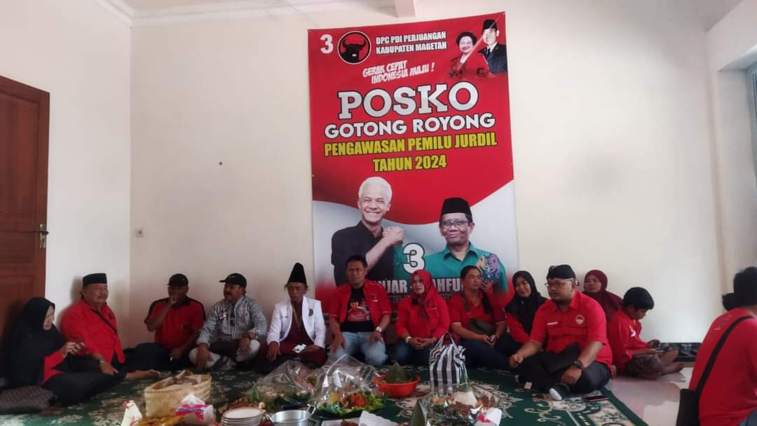 IKHTIAR PEMENANGAN: Tim Pemenangan Ganjar-Mahfud saat menggelar kegiatan partai di posko pemenangan di Magetan.&nbsp;(DPC PDIP UNTUK RADAR MAGETAN)