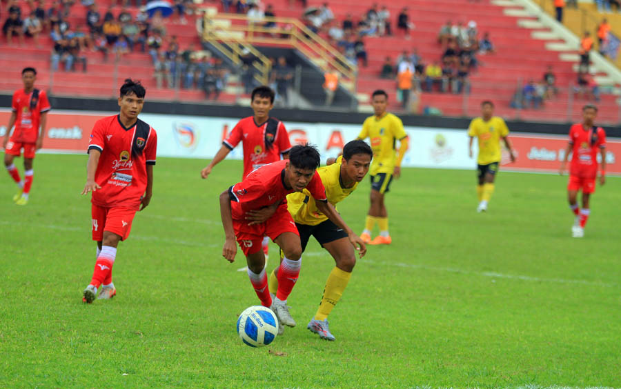 PERLU PERJUANGAN KERAS: Persinga Ngawi harus meraih poin maksimal di tiga sisa pertandingan grup J Liga 3 Jatim 2023/2024. (BAGAS BIMANTARA JAWA POS RADAR MADIUN)