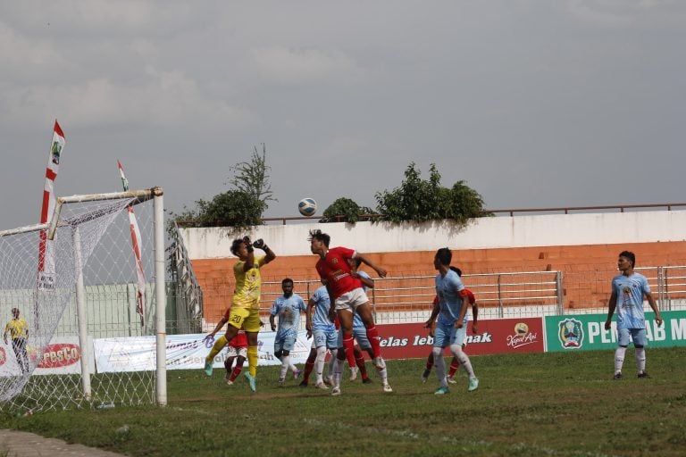 MENANG PERDANA: Laga Perspa versus Persepon dalam putaran pertama Grup K Liga Jatim di Stadion Yosonegoro, Magetan, Sabtu (9/12), dengan hasil akhir 1-0.&nbsp;(ISTIMEWA)