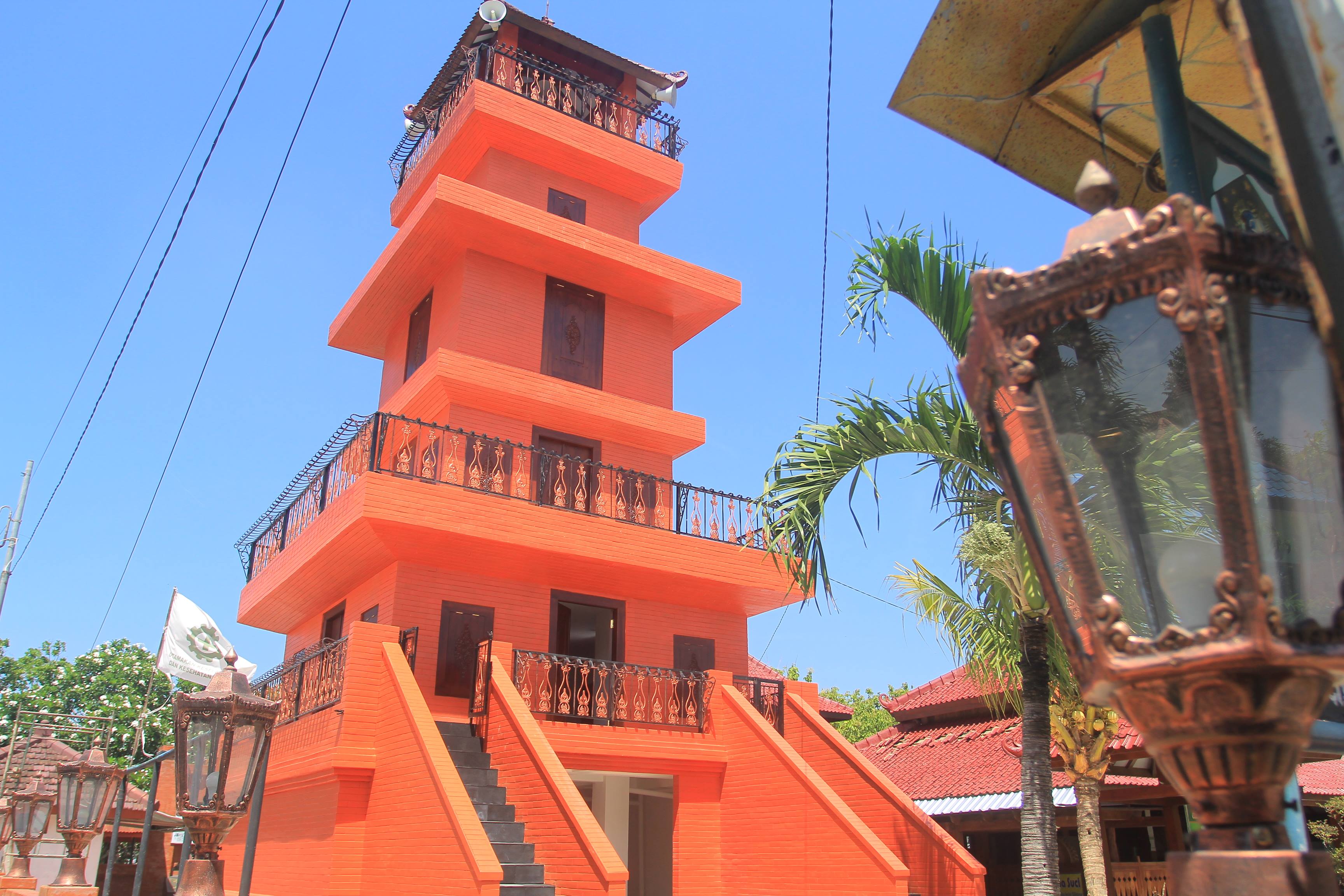 CAGAR BUDAYA: Proyek revitalisasi menara di kawasan Masjid Kuno Kuncen rampung 4 Desember lalu. (BAGAS BIMANTARA/RADAR MADIUN)