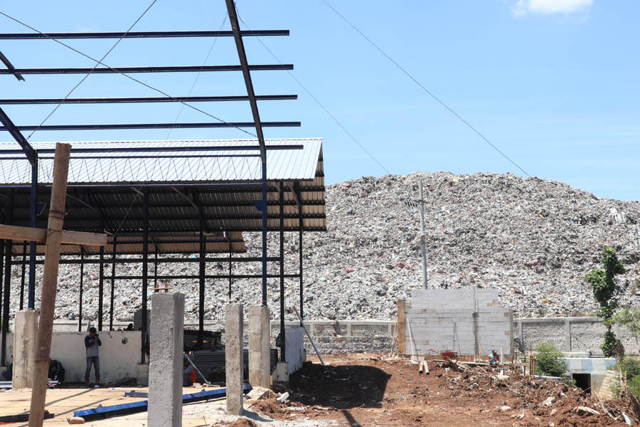 PROBLEM LINGKUNGAN: Pemkab Ponorogo gandeng pihak ketiga membangun pengolahan dan pemilahan sampah di TPA Mrican. (SUGENG DWI N./JAWA POS RADAR PONOROGO)