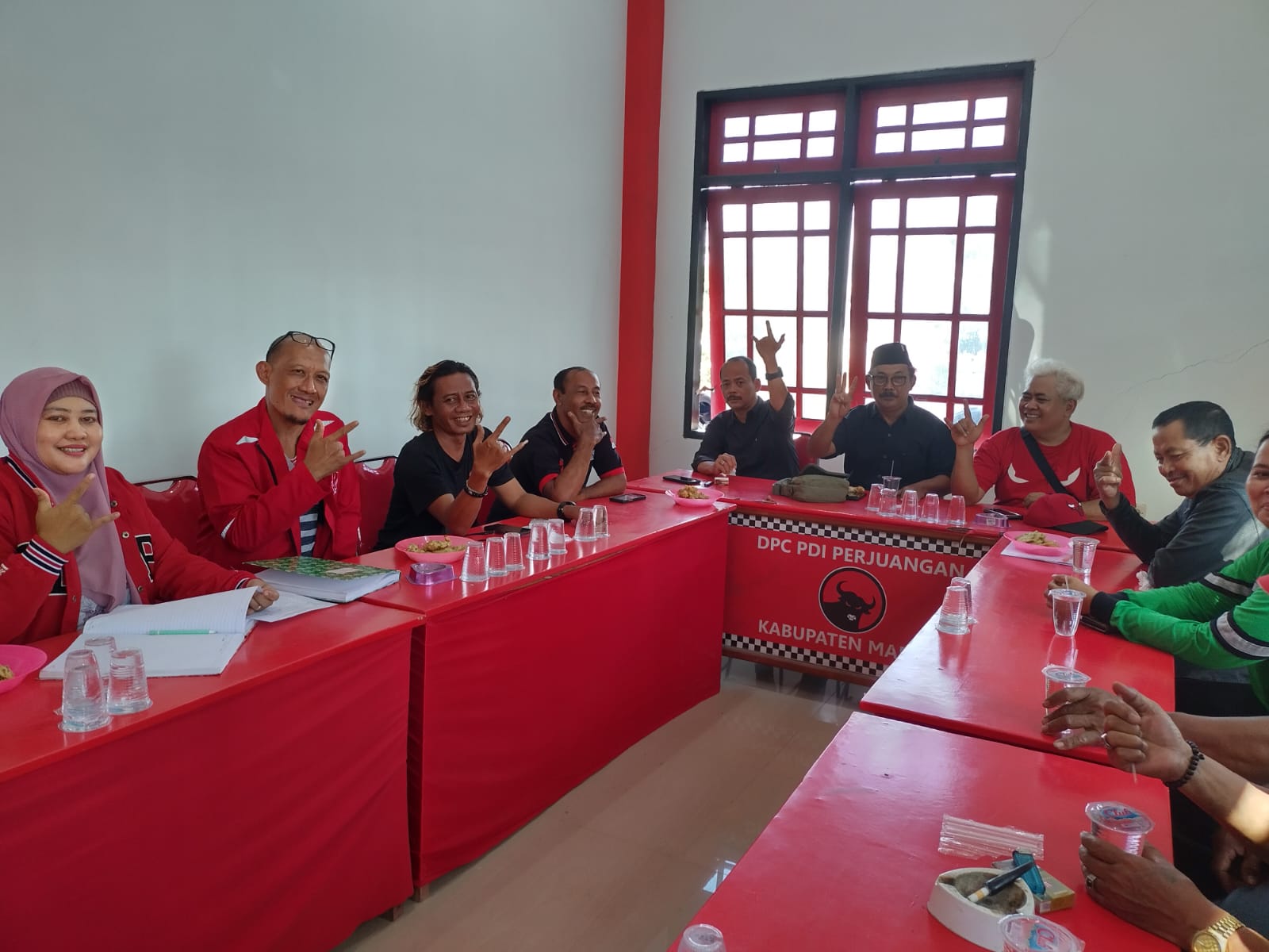 ALL OUT: Pengurus PDIP dan para calegnya terus berkoordinasi untuk memenangkan Ganjar Pranowo-Mahfud MD dalam Pilpres 2024. (RADAR MADIUN)